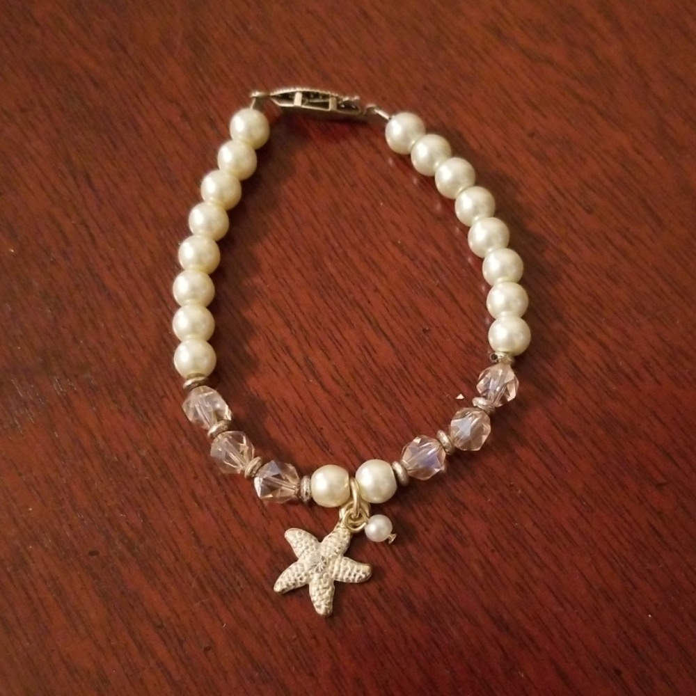 Beaded bracelet with starfish charm